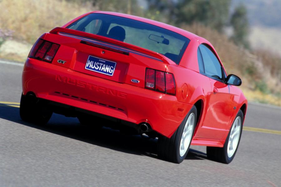 Ford Mustang GT 1999 года  (фото 19 из 47)